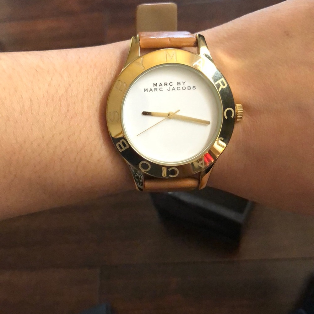 Leather Watch - Picture 7 of 8